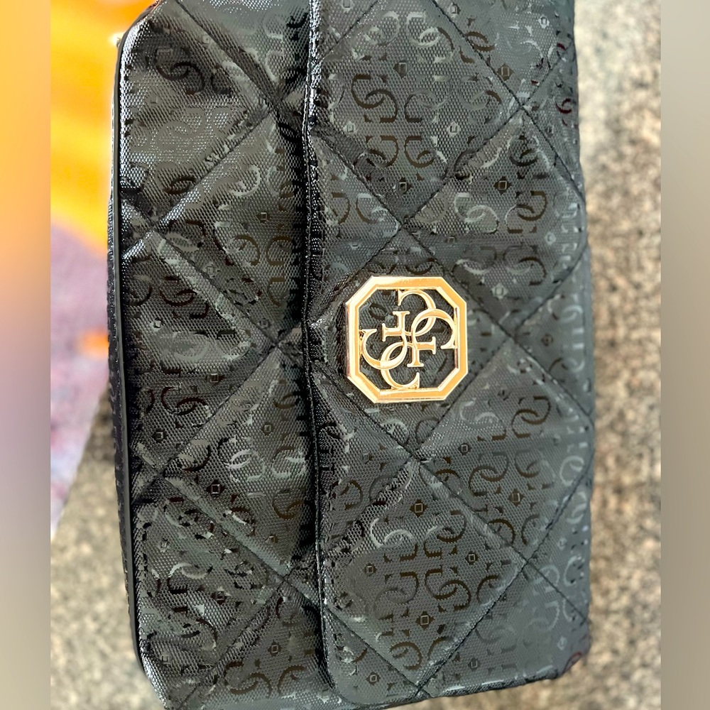 Guess crossbody bag has gold chain